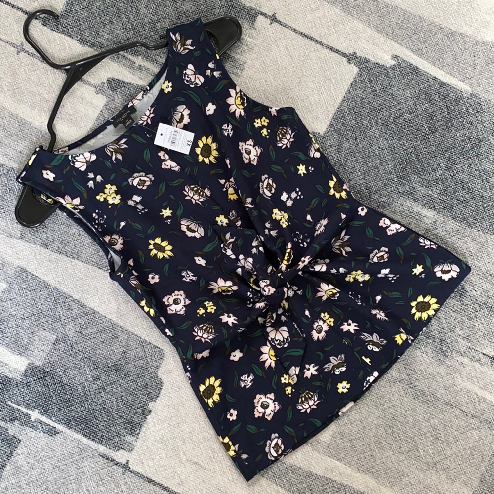 NWT Ann Taylor Navy Floral Blouse - Never Worn 🌺